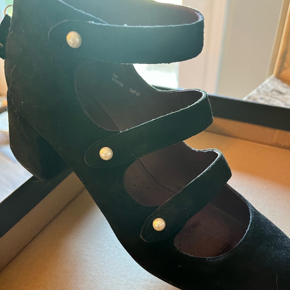 BORN HEELS MADE BY ONO, NIB leather